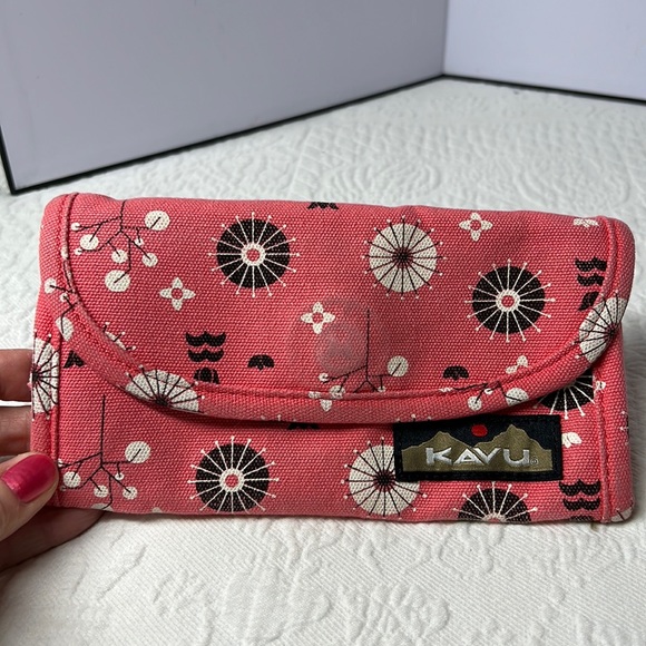 Kavu Handbags - ⭐️🌸Kavu pink floral cotton wallet checkbook holder